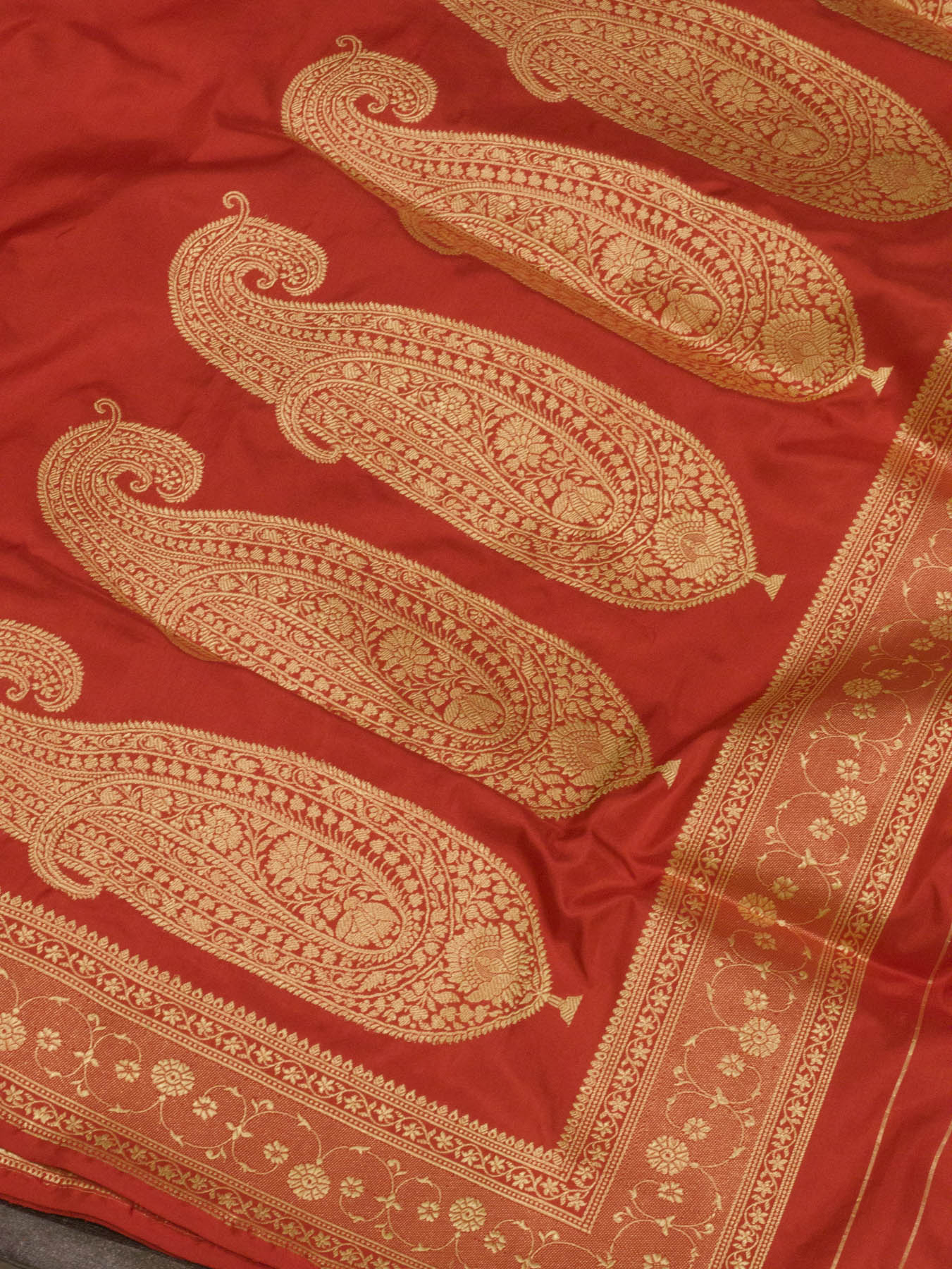 Bright Red Pure Katan Silk Handloom Plain Saree with Kadhwa Gold Zari Buta Pallu