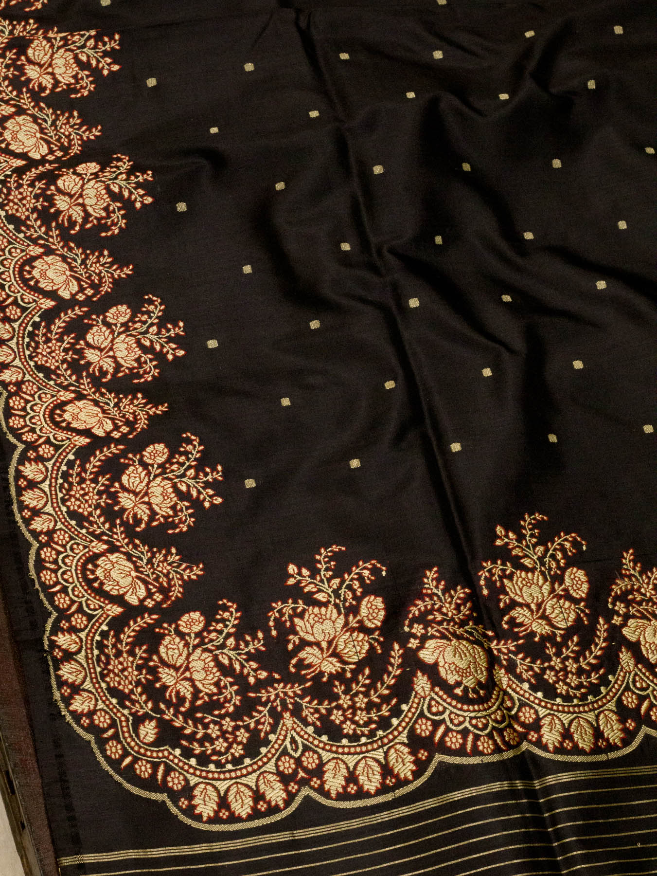 Pure Katan Silk Gold Banarasi Black Handloom Kadhwa Saree with Scallop Meenakari Border & Pallu and Fine Zari - ZARISPIRE