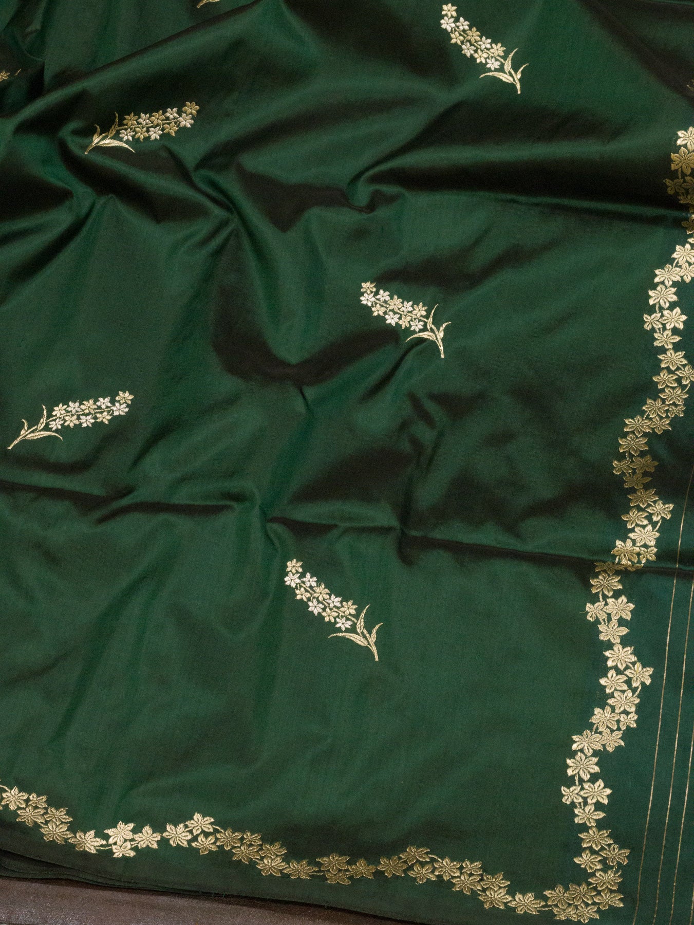 Pure Katan Silk Bottle Green Banarasi Handloom Kadhwa Saree with Narrow Scallop Border and Gold Silver Floral - ZARISPIRE