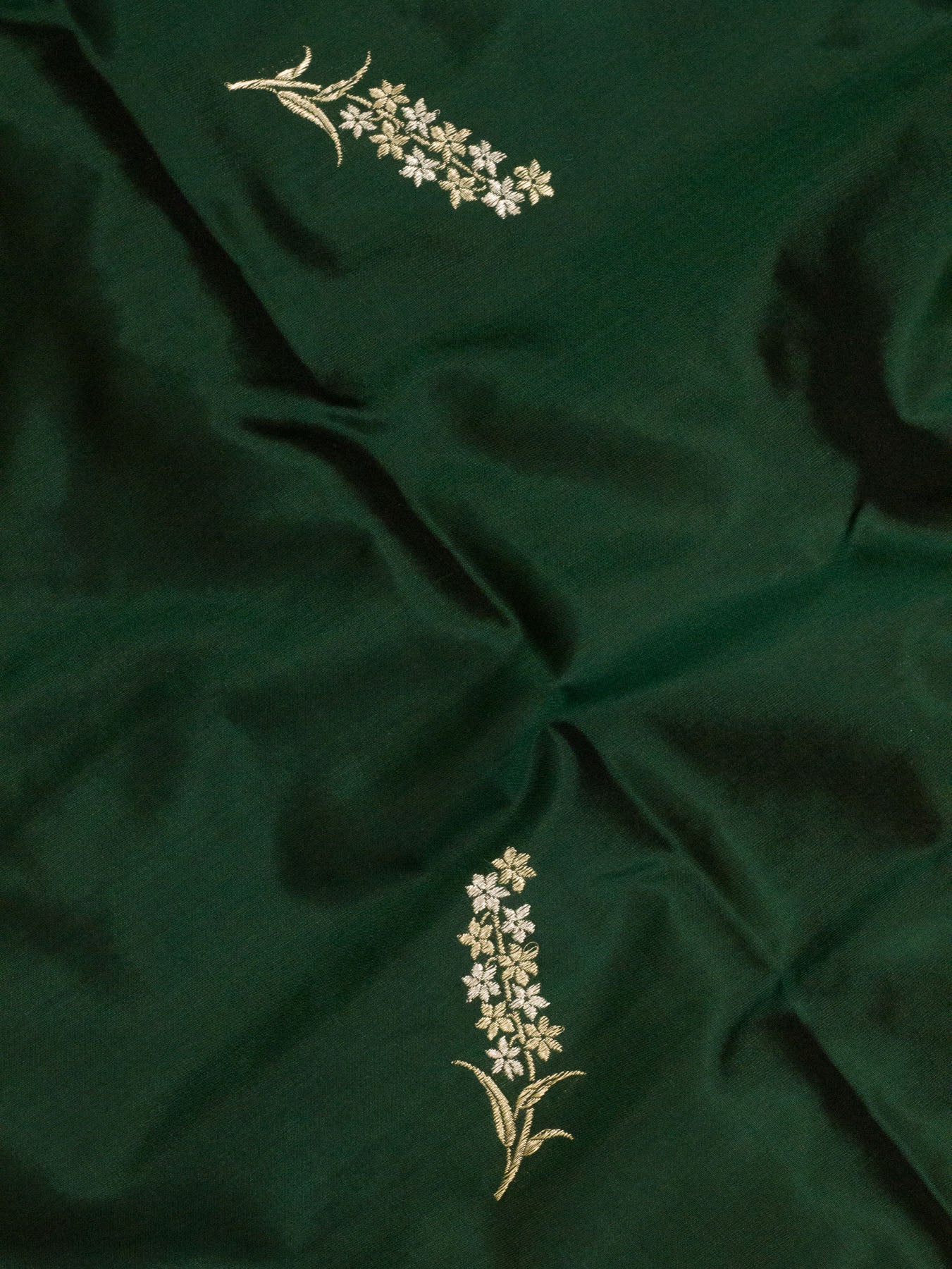 Pure Katan Silk Bottle Green Banarasi Handloom Kadhwa Saree with Narrow Scallop Border and Gold Silver Floral - ZARISPIRE