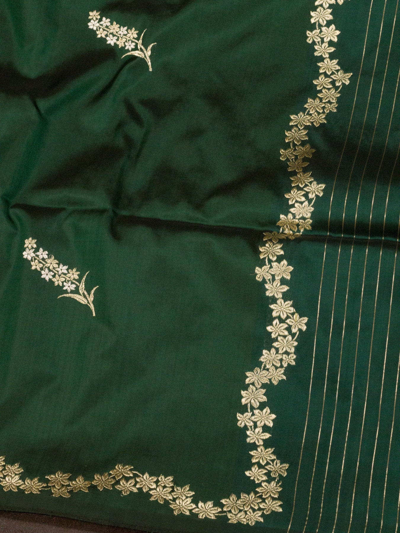 Pure Katan Silk Bottle Green Banarasi Handloom Kadhwa Saree with Narrow Scallop Border and Gold Silver Floral - ZARISPIRE