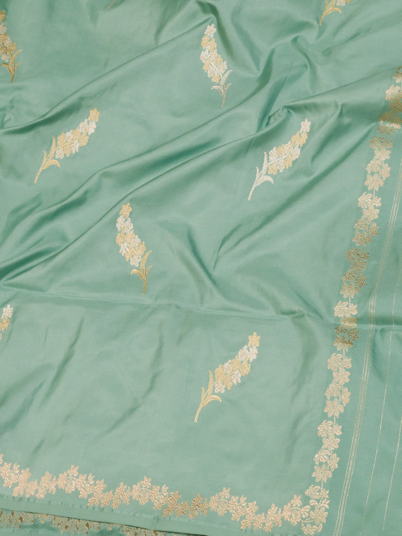 Pure Katan Silk Mint Green Banarasi Handloom Kadhwa Saree with Narrow Scallop Border and Gold Silver Floral Zari - ZARISPIRE