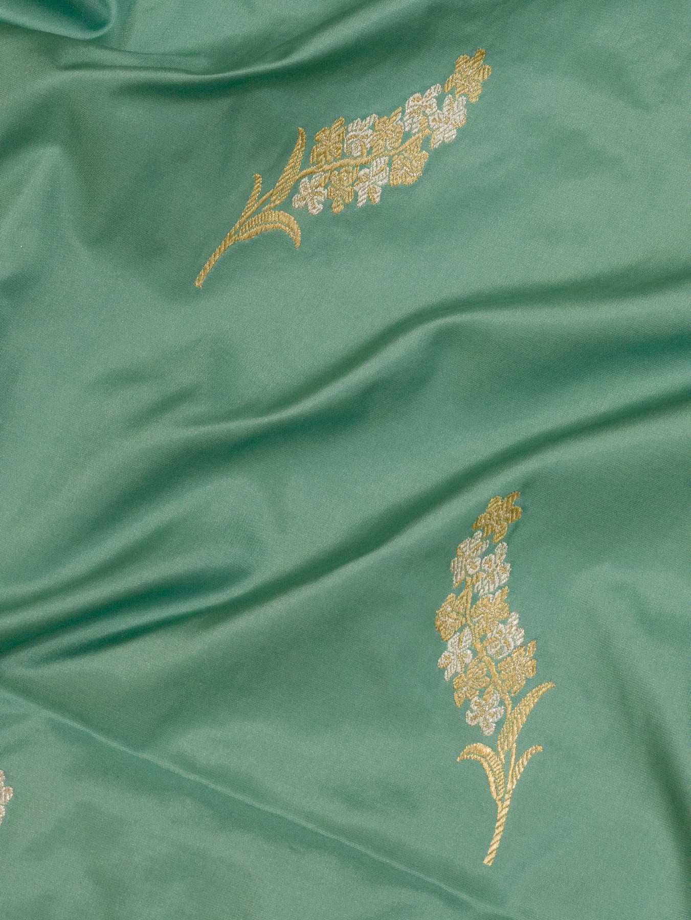 Pure Katan Silk Mint Green Banarasi Handloom Kadhwa Saree with Narrow Scallop Border and Gold Silver Floral Zari - ZARISPIRE