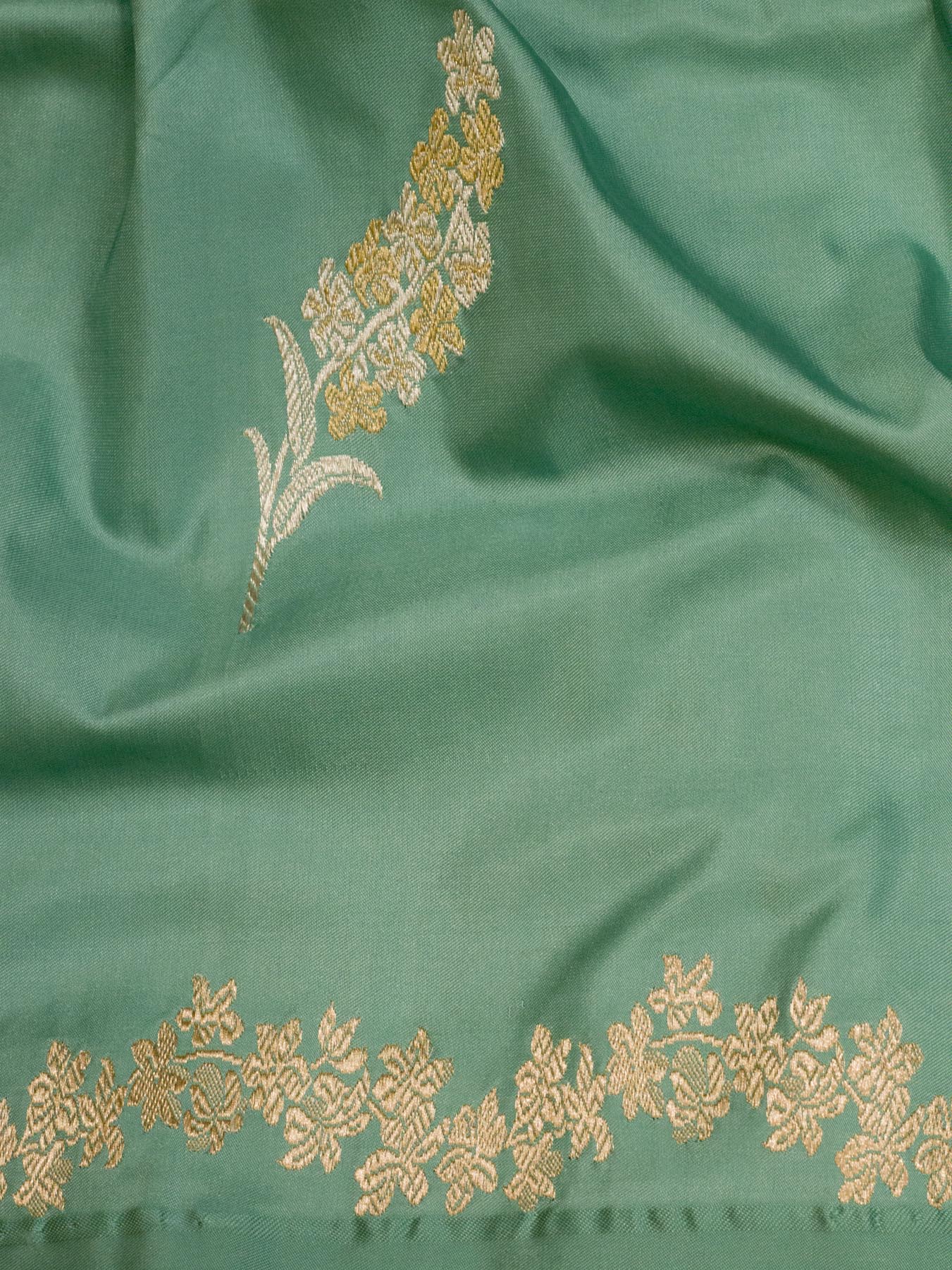 Pure Katan Silk Mint Green Banarasi Handloom Kadhwa Saree with Narrow Scallop Border and Gold Silver Floral Zari - ZARISPIRE