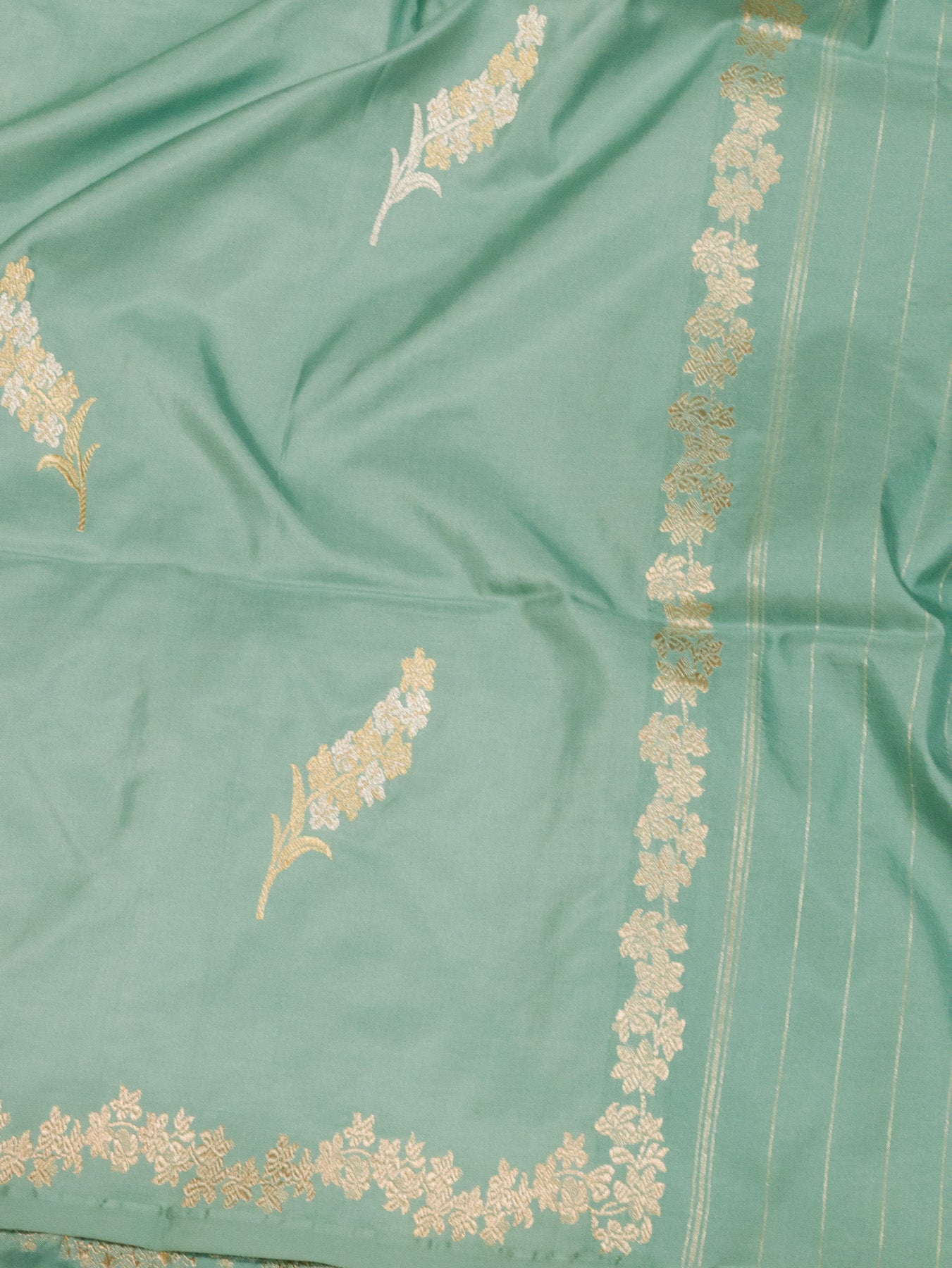 Pure Katan Silk Mint Green Banarasi Handloom Kadhwa Saree with Narrow Scallop Border and Gold Silver Floral Zari - ZARISPIRE