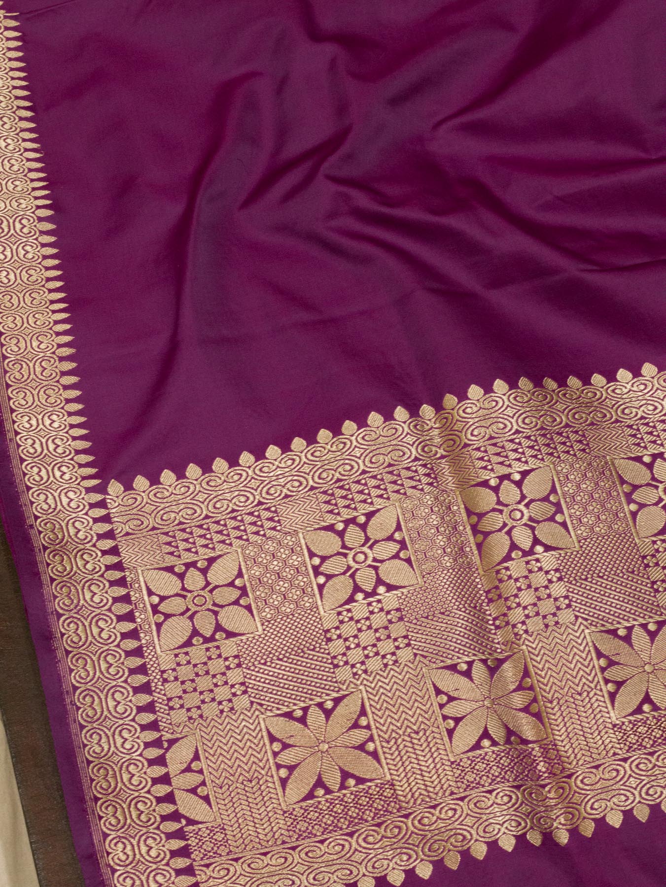 Pure Satin Silk Magenta Banarasi Handloom Plain Saree with Kadhwa Gold Zari Geometric Pallu & Vasket Brocade - ZARISPIRE