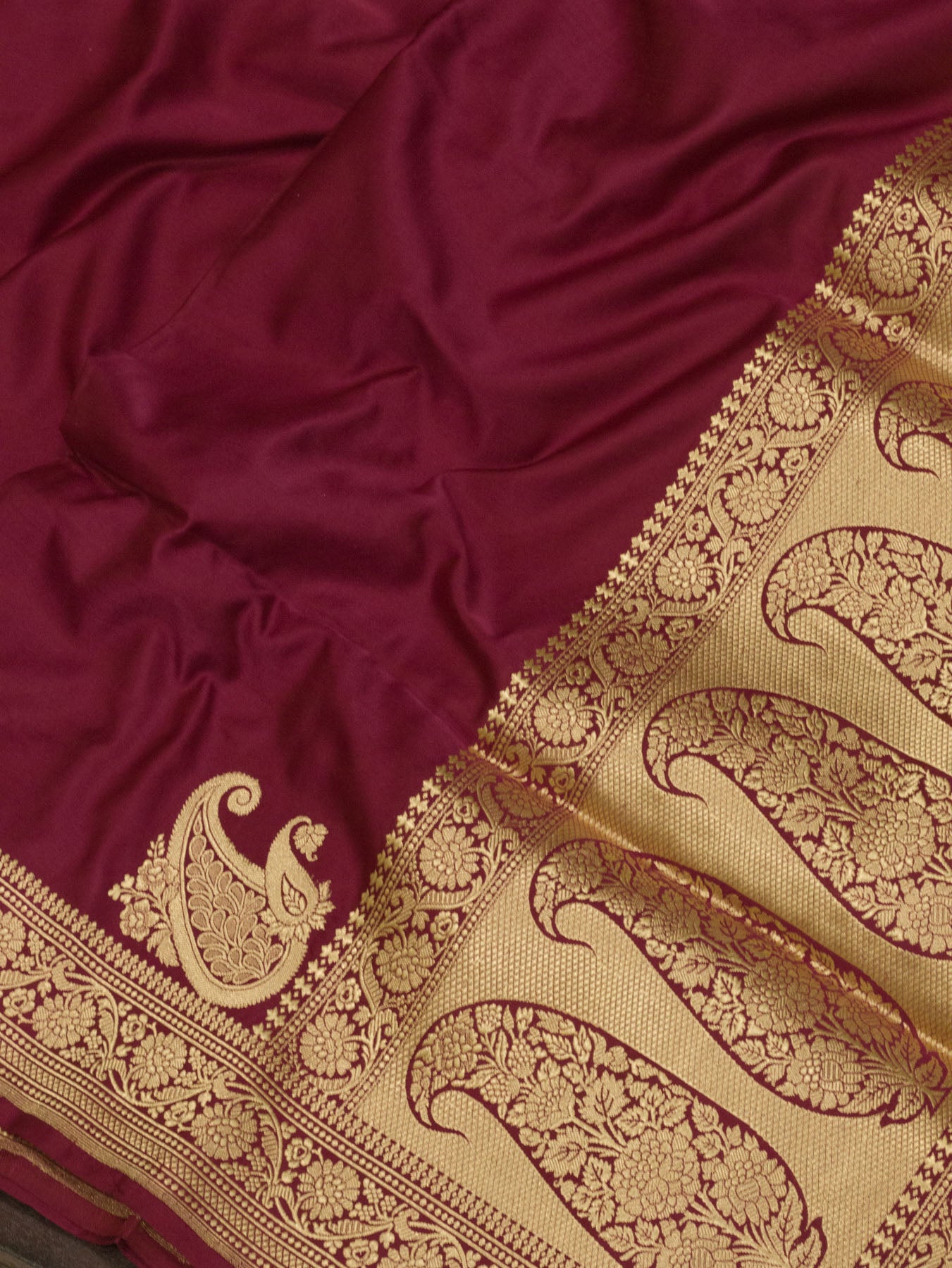 Pure Satin Silk Pinkish Maroon Banarasi Plain Saree with Kadhwa Koniya Zari Pallu & Border - close-up - ZARISPIRE