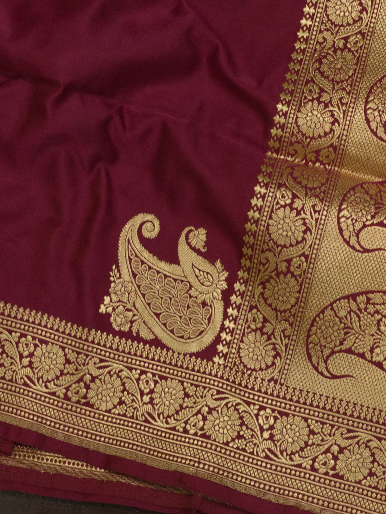 Pure Satin Silk Pinkish Maroon Banarasi Plain Saree with Kadhwa Koniya Zari Pallu & Border - close-up - ZARISPIRE