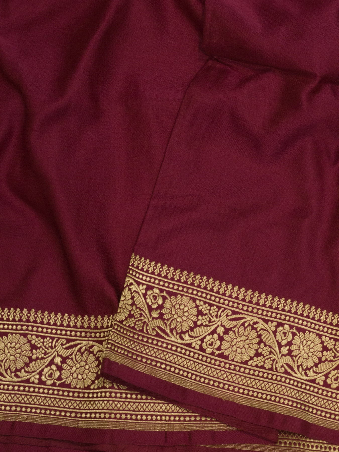 Pure Satin Silk Pinkish Maroon Banarasi Plain Saree with Kadhwa Koniya Zari Pallu & Border - close-up - ZARISPIRE