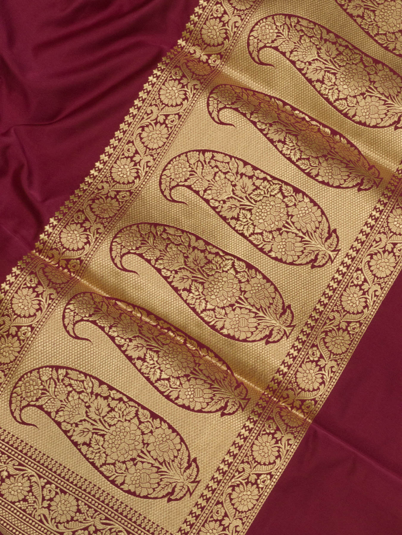 Pure Satin Silk Pinkish Maroon Banarasi Plain Saree with Kadhwa Koniya Zari Pallu & Border - close-up - ZARISPIRE