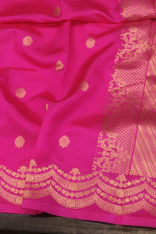 Pure Katan Silk Rani Pink Banarasi Handloom Saree Kadhwa Zari Scallop Border & Buti - close-up of border and - ZARISPIRE