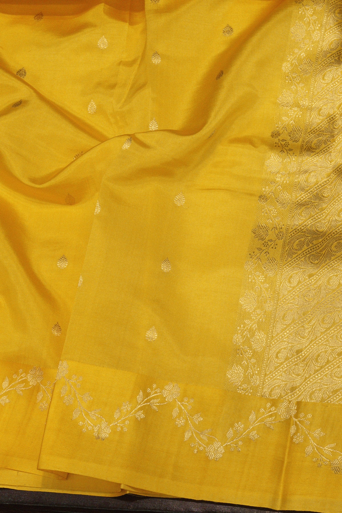 Yellow Pure Katan Silk Handloom Saree Kadhwa Scallop Satin Border & Zari Buti