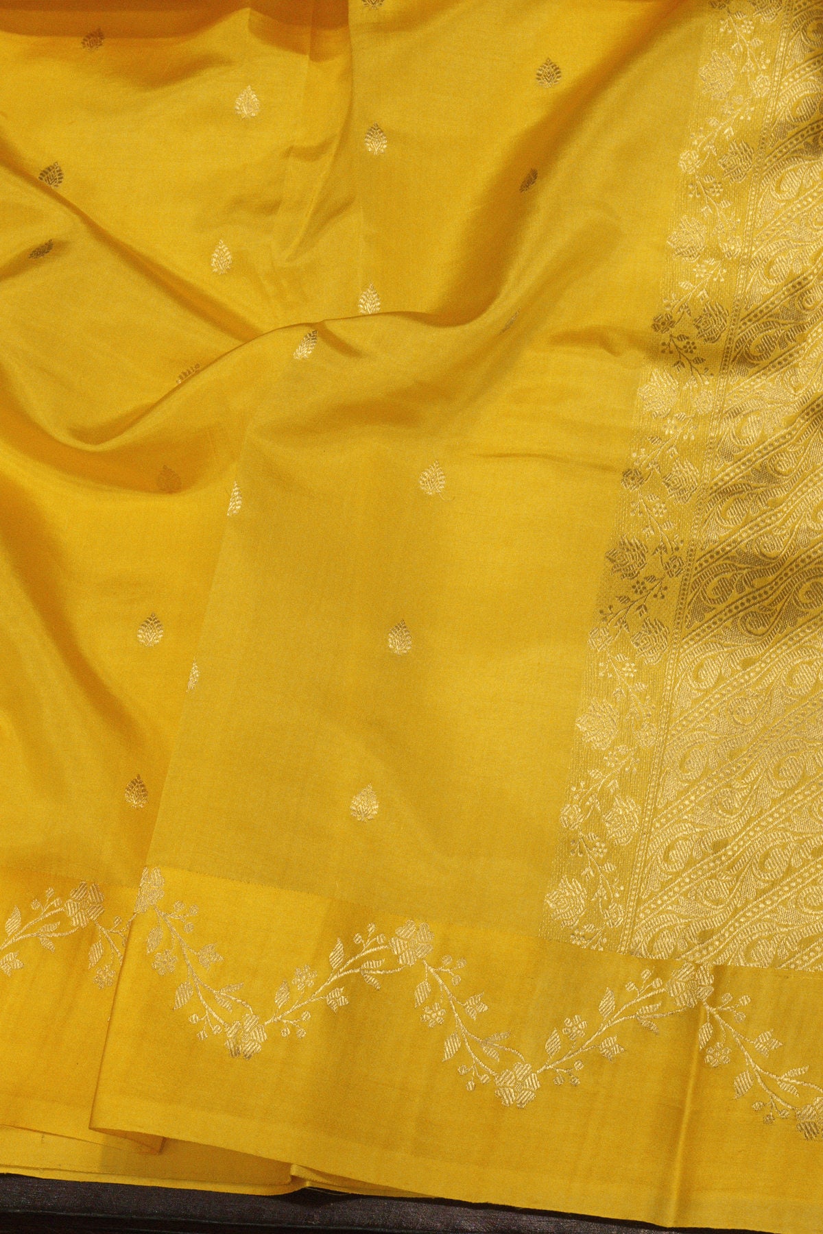 Yellow Pure Katan Silk Handloom Saree Kadhwa Scallop Satin Border & Zari Buti