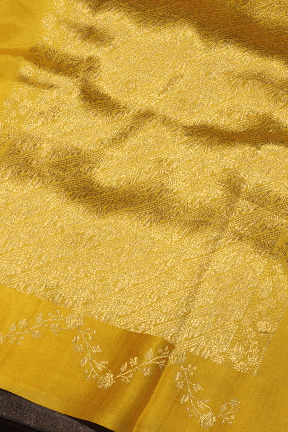 Yellow Pure Katan Silk Handloom Saree Kadhwa Scallop Satin Border & Zari Buti